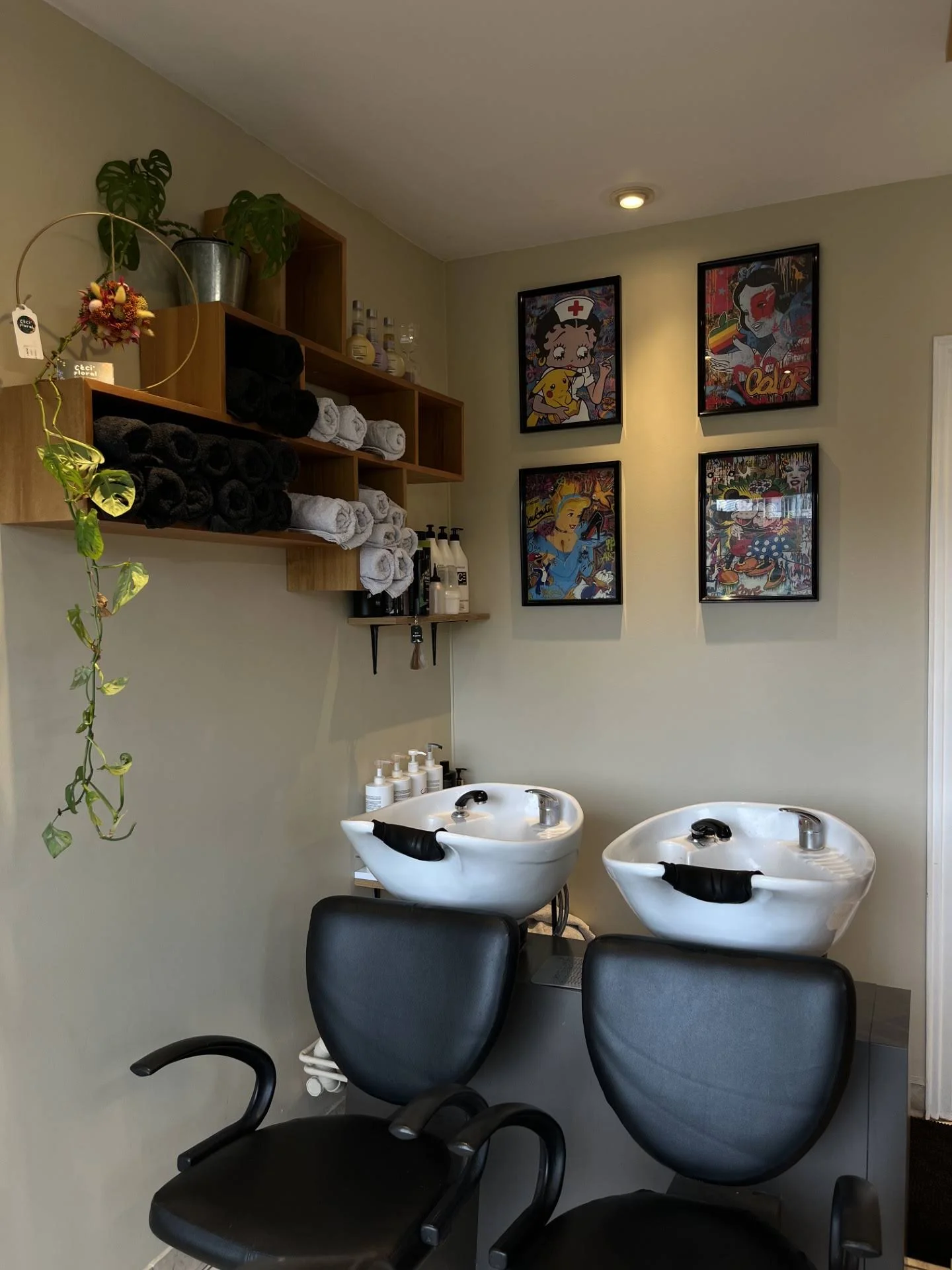 Espace shampoing et soin du salon